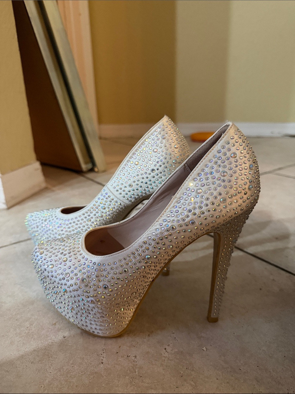Traffic Cream Crystal-Embellished Round-Toe Pumps